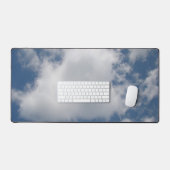 Nuages cumulus gonflés dans un ciel bleu (Clavier et souris)