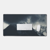 Nuages d'obscurité et de tempête au-dessus des mon (Clavier et souris)