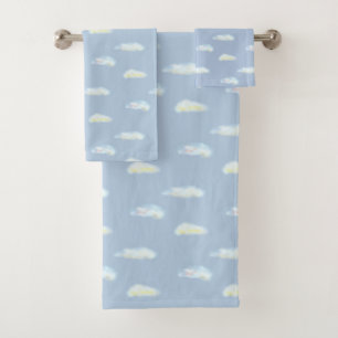 Nuages pastel sur fond bleu clair