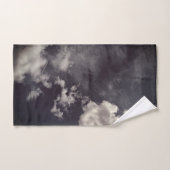 Nuages, sur arrière - plan bleu foncé (Serviette à main)