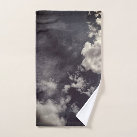Nuages, sur arrière - plan bleu foncé (Serviette à main)