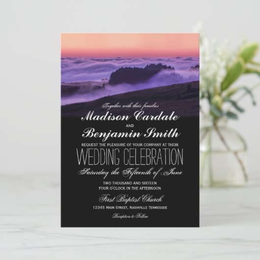 Nuages violets Sunset Mountain Wedding Invitations (Debout devant)