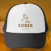 Nuchter als een rechter - Gold Gavel Trucker Hat Pet