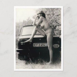 Nude Woman, Knee op de autowrak, Retro Briefkaart