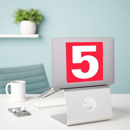 Numéro cinq Sticker rouge et blanc (Ordinateur portable sur le bureau)