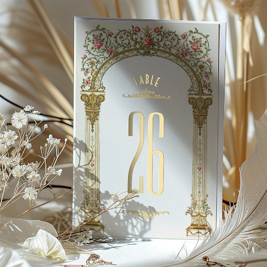Numéro de table à l'arche dorée ornée et roses ros