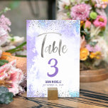 Numéro De Table Aquarelle violet bat mitzvah Parties scintillant a<br><div class="desc">Aucun Bat mitzvah n'est complet sans carte de numéro de table personnalisée. Laissez votre Bat mitzvah préféré être fier, se réjouir et célébrer son jalon à sa fête parfaitement coordonnée. Étonnant, moderne, brillant argent faux feuille écriture manuscrite et de petits points superposent un arrière - plan d'aquarelle violet clair. Personnalisez...</div>