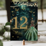 Numéro De Table Bat mitzvah de robe vert émeraude de la forêt ench<br><div class="desc">Personnalisez cette carte de numéro de table de Bat mitzvah de coordination facilement et rapidement. Cliquez simplement sur le bouton Modifier à l'aide des outils de conception pour modifier le texte, modifier les styles de police et les couleurs de police. Avec une fille habillée d'une robe vert émeraude et un...</div>