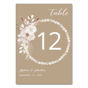 Numéro de table beige et floral blanc perles