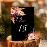 Numéro De Table Boho Burgundy Terracotta Floral Mariage Noir<br><div class="desc">Ce numéro de table mariage présente des fleurs rustiques peintes à la main en terre cuite,  bordeaux,  orange brûlé,  jaune,  rougissant avec de l'herbe pampas beige et marron. Pour une personnalisation plus avancée de cette conception,  cliquez sur le lien "customiser plus loin". Des articles correspondants sont également disponibles.</div>