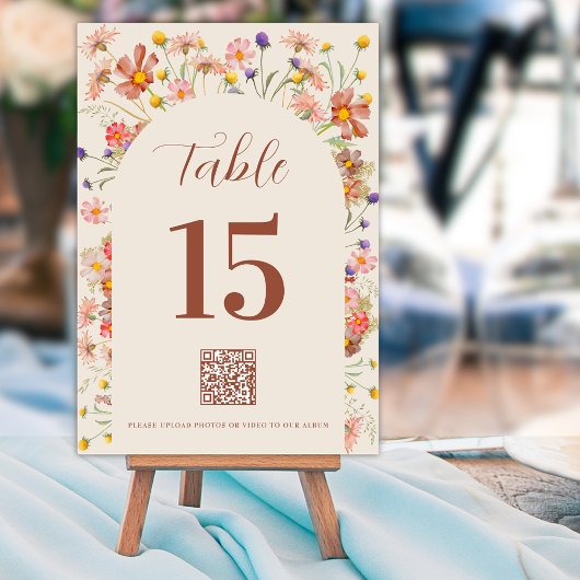 Numéro De Table Code QR Arche florale de fleurs sauvages Boho Terr