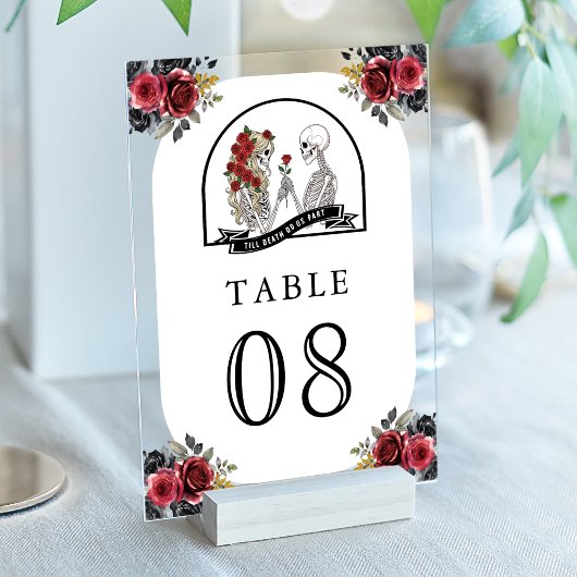 Numéro de table de mariage aux roses de couple de
