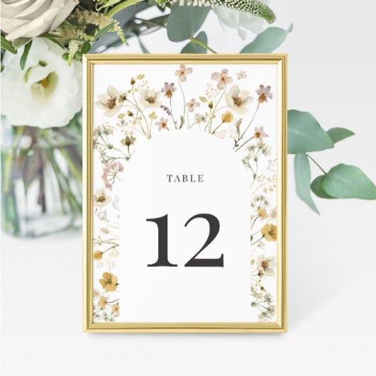 Numéro de table de mariage avec arche de fleurs sa