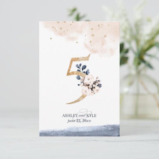 Numéro de table de mariage en bleu marine, rose bl (Debout devant)