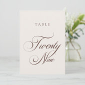 Numéro de table de mariage en calligraphie marron (Debout devant)