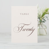 Numéro de table de mariage en calligraphie marron (Debout devant)