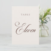 Numéro de table de mariage en calligraphie marron (Debout devant)