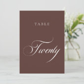 Numéro de table de mariage en calligraphie marron (Debout devant)