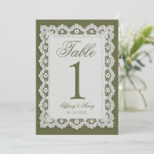 Numéro de table de mariage en dentelle vert olive (Debout devant)