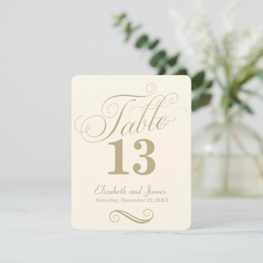 Numéro de table de mariage en écriture dorée crème (Debout devant)