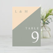 Numéro de table de mariage en monogramme vert saug (Debout devant)