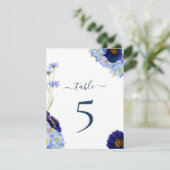 Numéro de table de mariage floral bleu bohème (Debout devant)