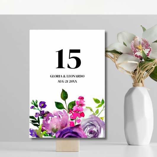Numéro de table de mariage floral pourpre romantiq
