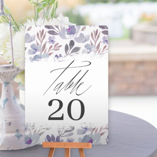 Numéro de table de mariage floral violet chic