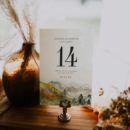 Numéro de table de mariage montagnes aquarelle rus