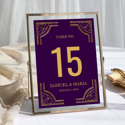 Numéro de table de mariage orné de doré pourpre ro