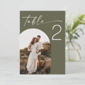 Numéro de table de mariage vert olive assourdi Nat (Debout devant)