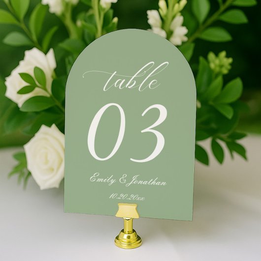 Numéro de table de mariage vert sauge incurvé