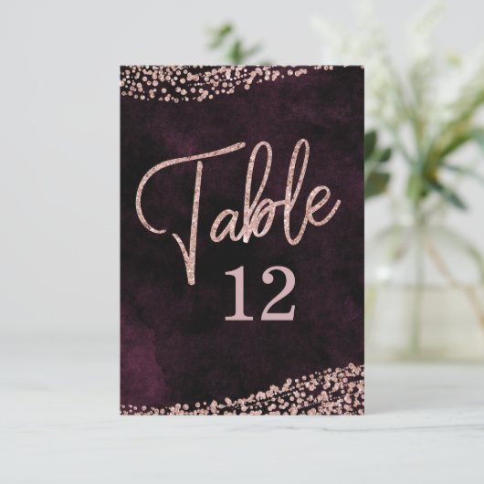 Numéro de table de vin de Marsala et or rose (Debout devant)