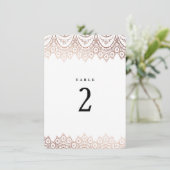 Numéro de table délicat en or rose avec dentelle (Debout devant)