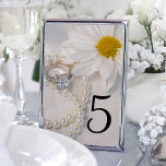 Numéro De Table Elégant blanc Mariage de marguerite Numéros de tab<br><div class="desc">Ces somptueux numéros de table de Mariage de marguerite blanche ajoutent une touche de classe aux tables de votre réception matrimoniale, douche nuptiale ou fête de fiançailles. Ces cartes de numéro de table fleurie personnalisées comportent une photo florale d'une fleur de marguerite blanche, bague fiançailles en diamant coupée princesse et...</div>