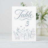 Numéro de table élégant écrit à la main avec fleur (Debout devant)
