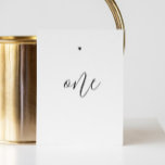 Numéro De Table Élégant mariage de script minimaliste noir et blan<br><div class="desc">Élégant numéro de table de mariage de script minimaliste noir et blanc. Veuillez me contacter si vous avez besoin d'autres articles.</div>