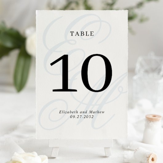 Numéro De Table Élégant Script Dusty Blue Monogram Mariage