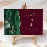 Numéro De Table Emerald Green Gold Agate Mariage Bourgogne<br><div class="desc">Le bord gauche de cette élégante carte de numéro de table mariage moderne comporte une bordure en aquarelle vert émeraude,  ornée d'une parties scintillant en faux or. Le texte personnalisable combine écriture manuscrite dorée,  italique et polices de cuivre sur un arrière - plan bordeaux.</div>
