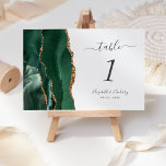 Numéro De Table Emerald Green Gold Mariage<br><div class="desc">Le bord gauche de cette élégante carte de numéro de table mariage moderne comporte une bordure en aquarelle vert émeraude,  ornée d'une parties scintillant en faux or. Le texte personnalisable combine écriture manuscrite gris fusain,  italique et polices cuivre sur un arrière - plan blanc.</div>