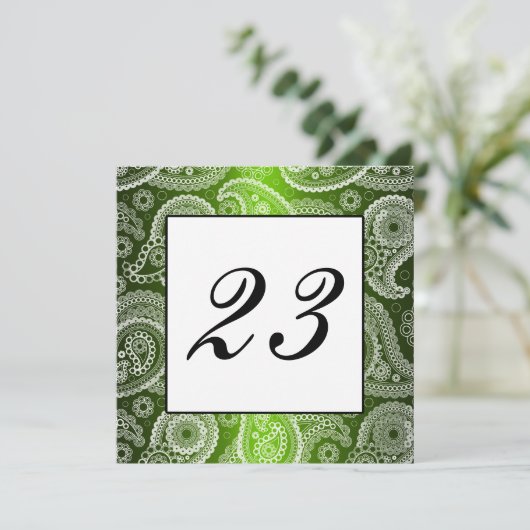 Numéro de table en dentelle blanche avec reflets v (Debout devant)