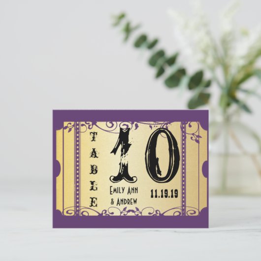 Numéro de table en spirale de l'affiche pourpre et (Debout devant)