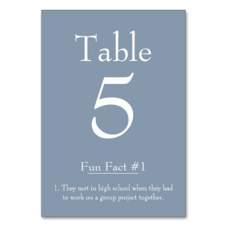 Numéro De Table Fun Fact sur les mariés sur fond Bleu Poussiéreux