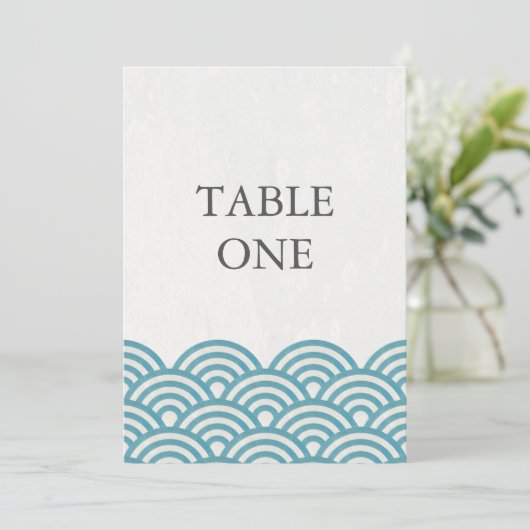 Numéro de table grand avec vagues stylisées Seigha (Debout devant)