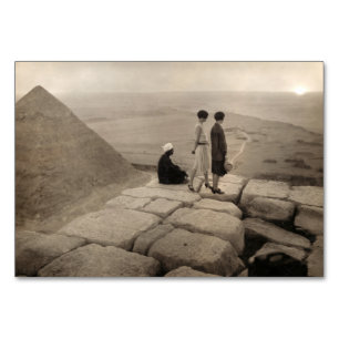Numéro De Table Jeunes femmes à la mode Lever de soleil Pyramide d