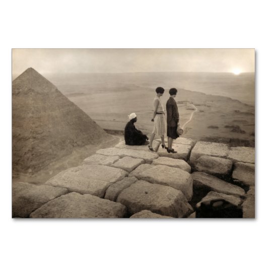 Numéro De Table Jeunes femmes à la mode Lever de soleil Pyramide d (Devant)