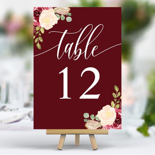 Numéro De Table Mariage de calligraphie florale de Merlot rouge pr