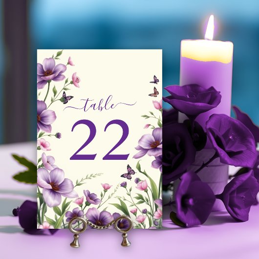 Numéro De Table Mariage de fleurs violettes et de papillons bordur