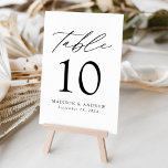 Numéro De Table Mariage d'élégance moderne blanc et noir<br><div class="desc">Cartes de numéro de table mariage tendance et minimaliste avec lettrage moderne noir avec "Table" dans script de calligraphie moderne. Le design est composé d'un arrière - plan blanc ou d'une couleur de votre choix. Le dessin se répète à l'arrière. Pour commander les cartes de table : ajoutez votre nom,...</div>