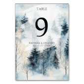 Numéro De Table Mariage en forêt de pins enneigée dans le brouilla (Dos)